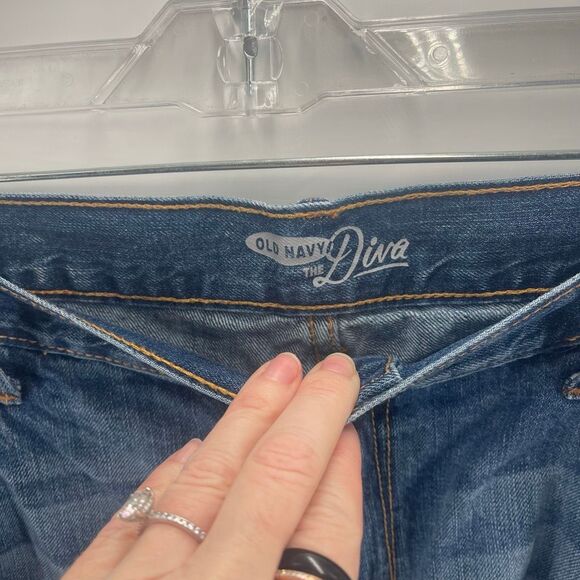 Old Navy Women's The Diva Distressed Cut Off Denim Jean Shorts Blue Size 16 - Picture 4 of 8